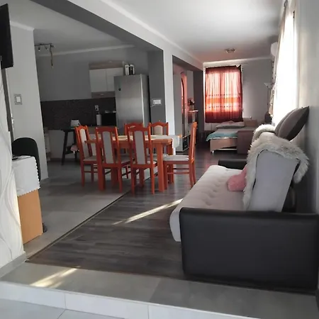 Szilvia Vendeghaz Apartment